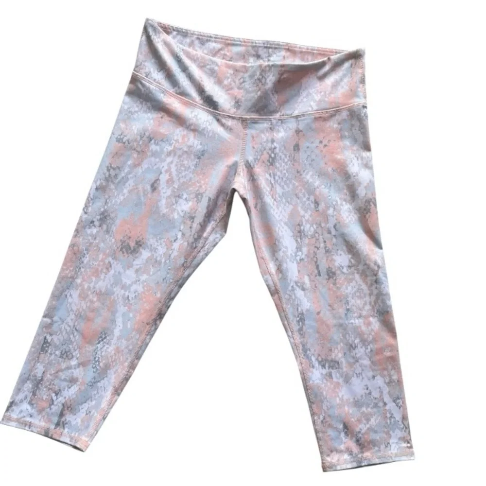 ALO Yoga tags leggings